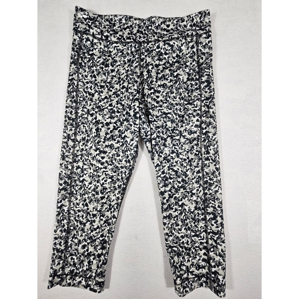Under Armour Womens Camo HeatGear Cropped Leggings Black White Grey Capris
